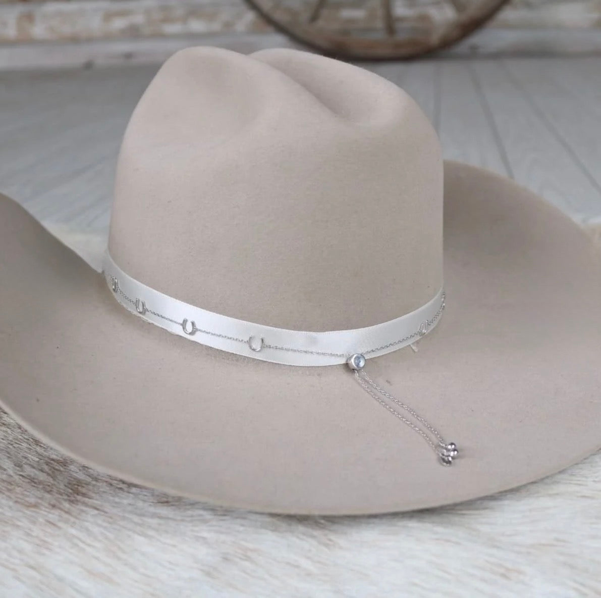 Horseshoe Chain Hat Band