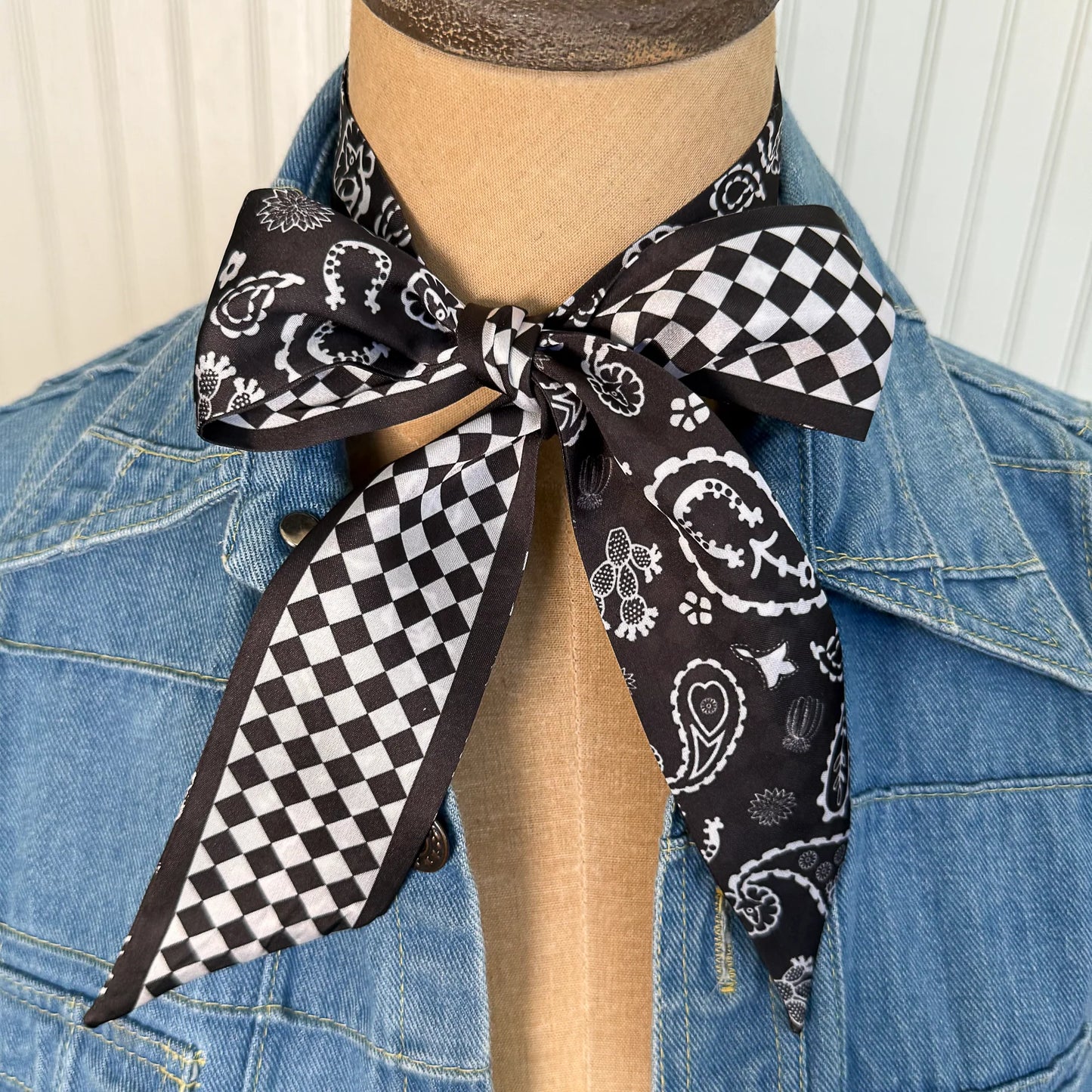 Luck Be a Paisley Twilly
